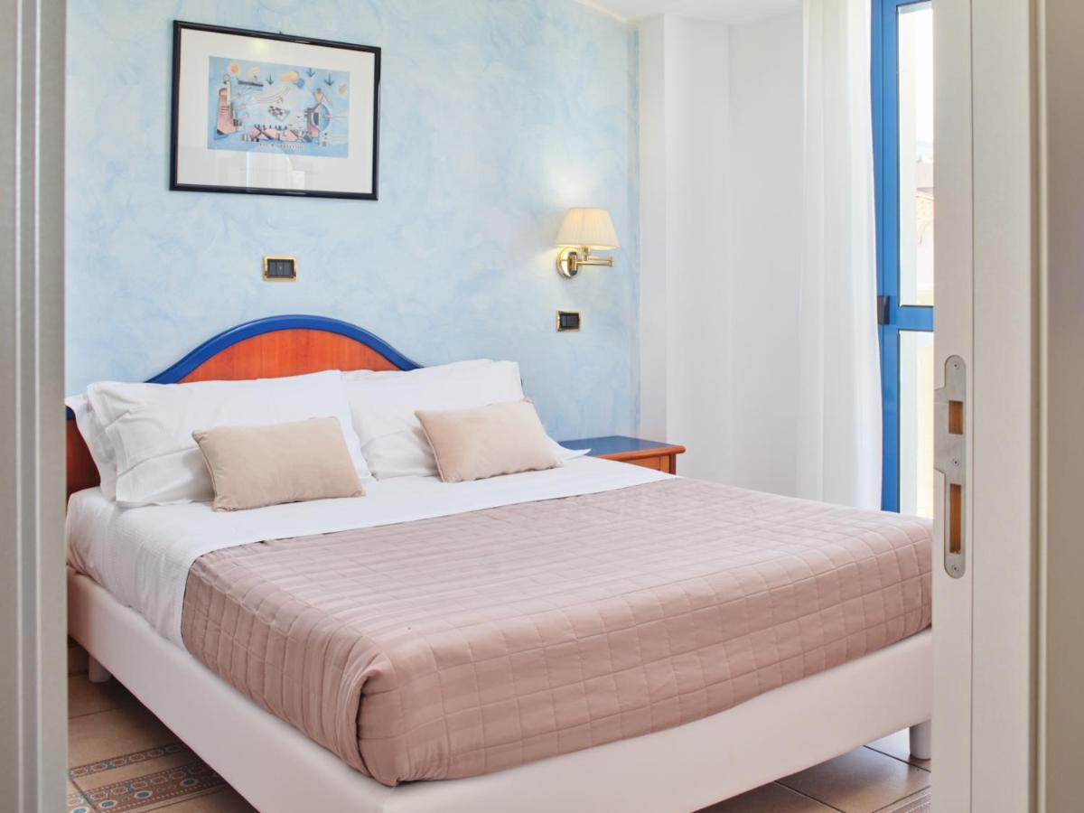 Hotel Ascot Риччоне Екстер'єр фото