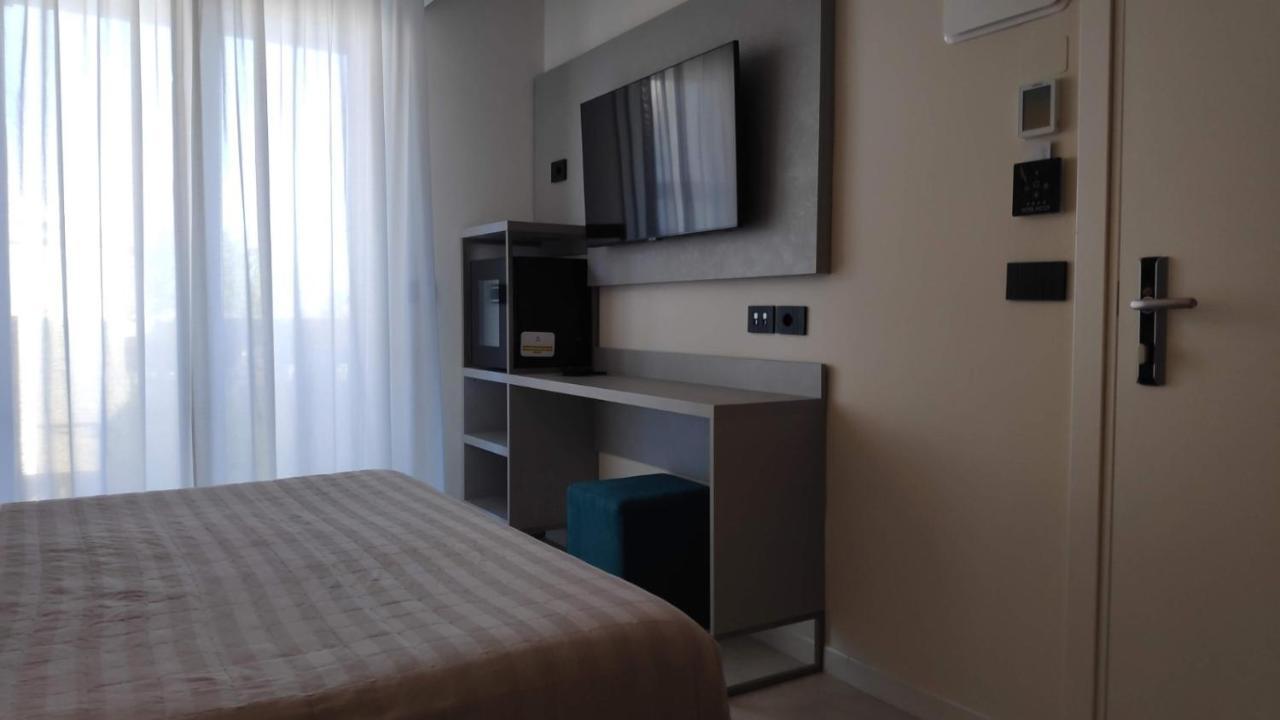 Hotel Ascot Риччоне Екстер'єр фото