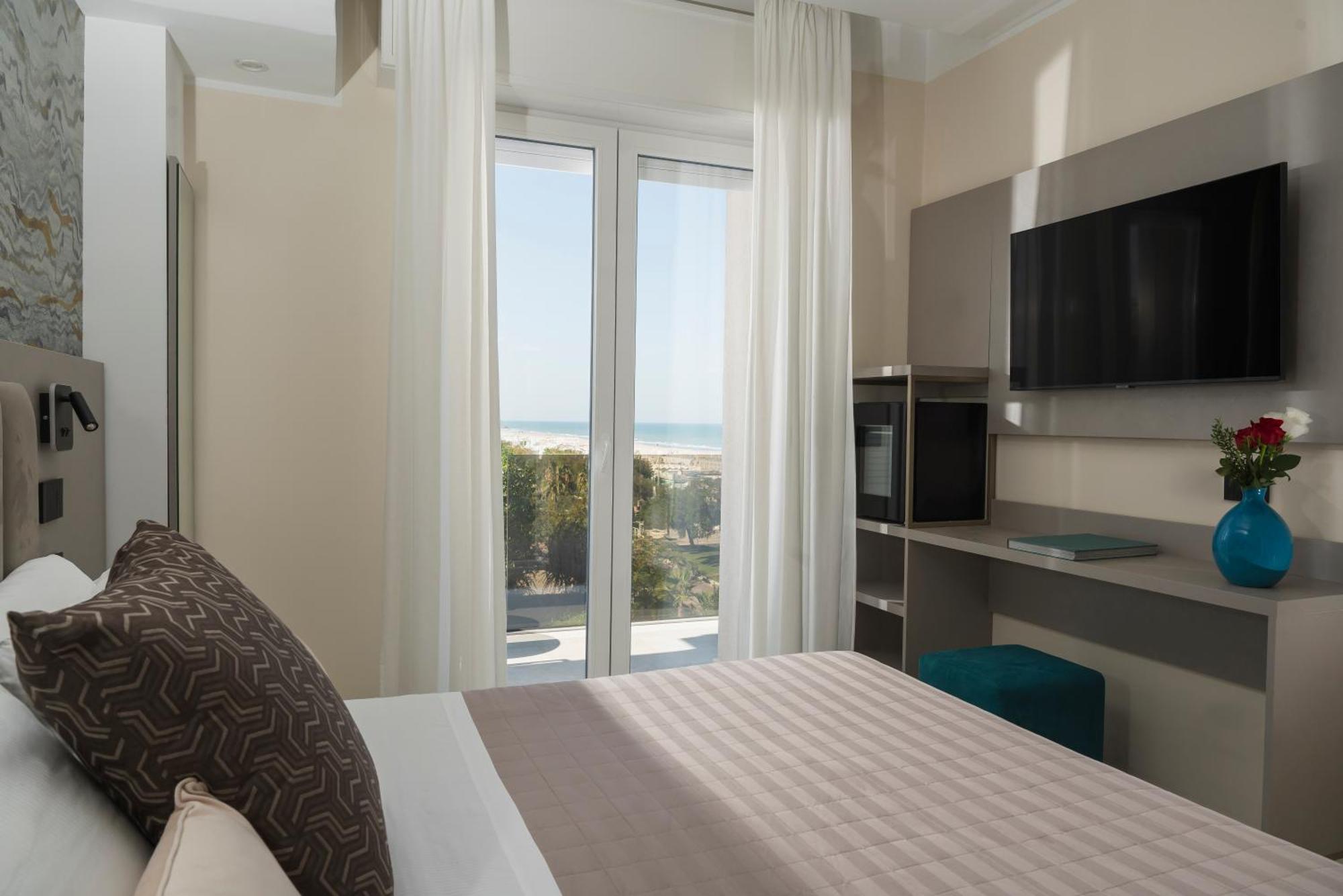 Hotel Ascot Риччоне Екстер'єр фото