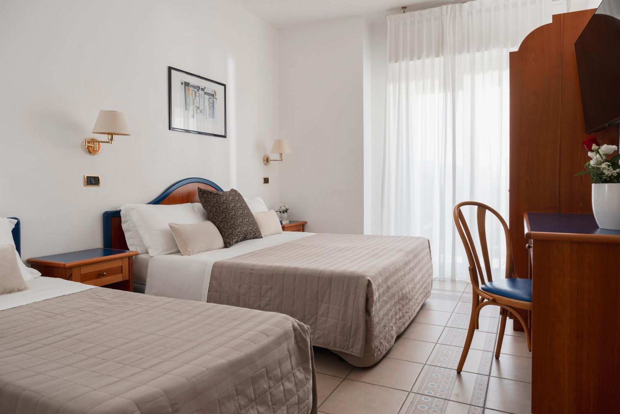 Hotel Ascot Риччоне Екстер'єр фото